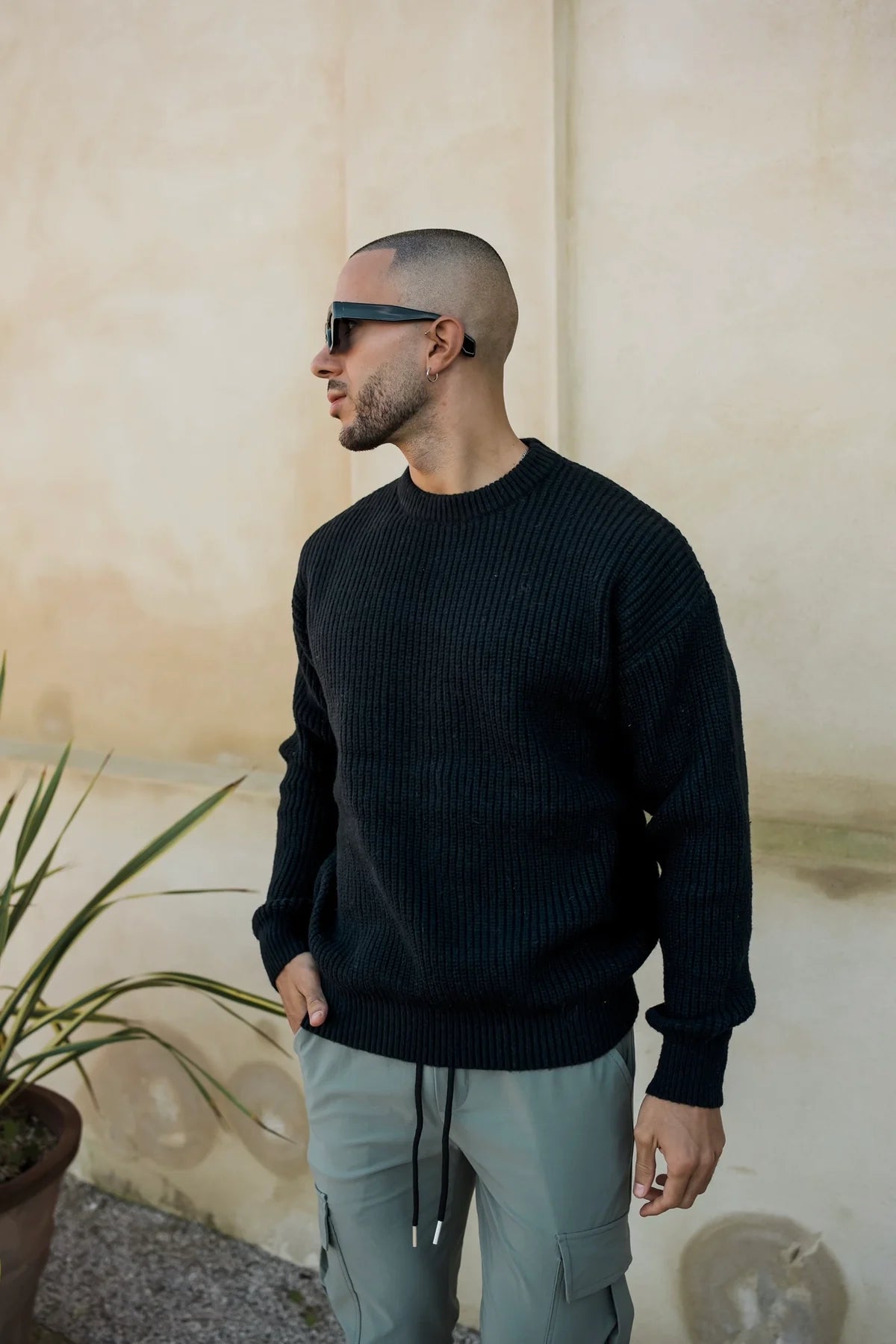 WOOL KNITTED SWEATER - BLACK